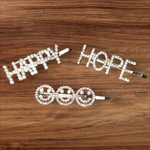 Expression Hair Clips